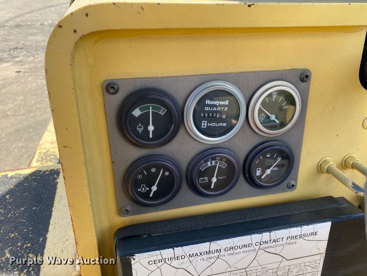 image for item MG9801 2004 Hypac C530AH  pneumatic roller