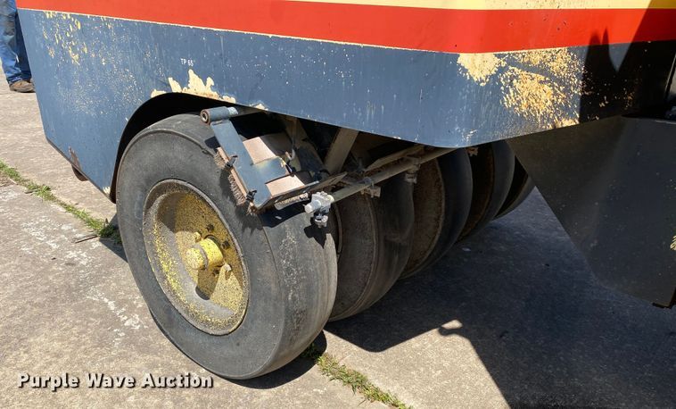 image for item MG9801 2004 Hypac C530AH  pneumatic roller