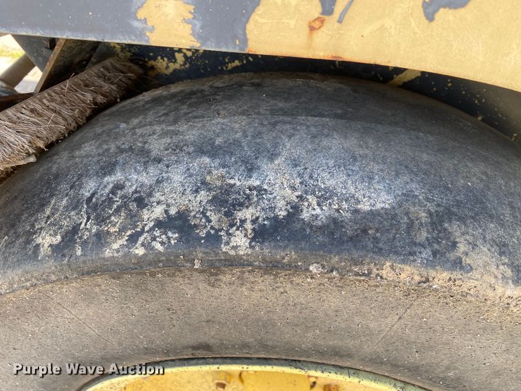 image for item MG9801 2004 Hypac C530AH  pneumatic roller