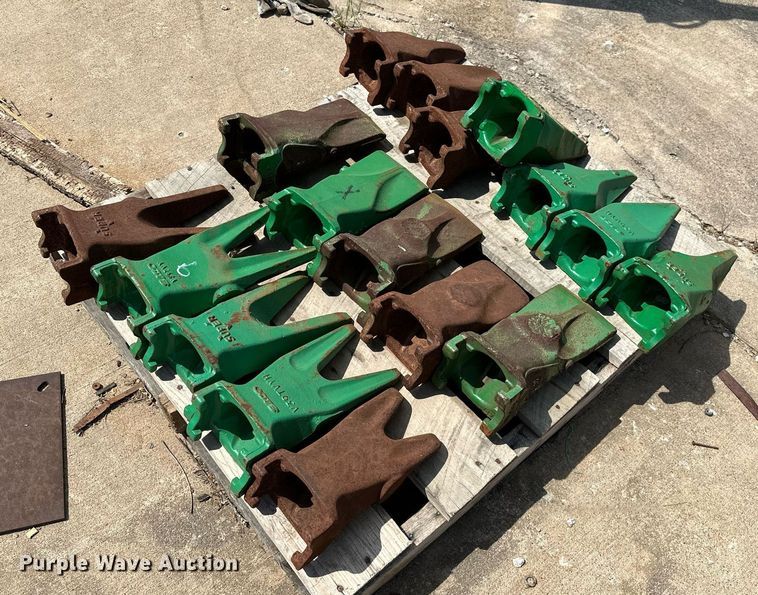 image for item MG9817 (17) bucket teeth