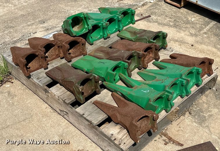 image for item MG9817 (17) bucket teeth