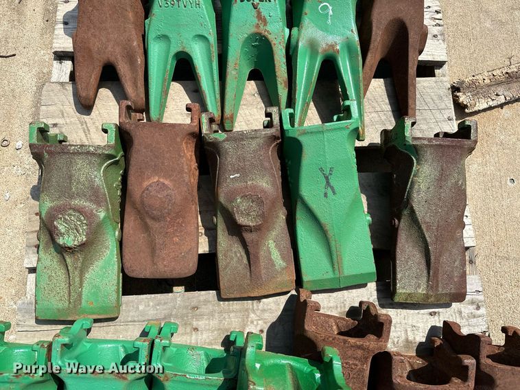 image for item MG9817 (17) bucket teeth