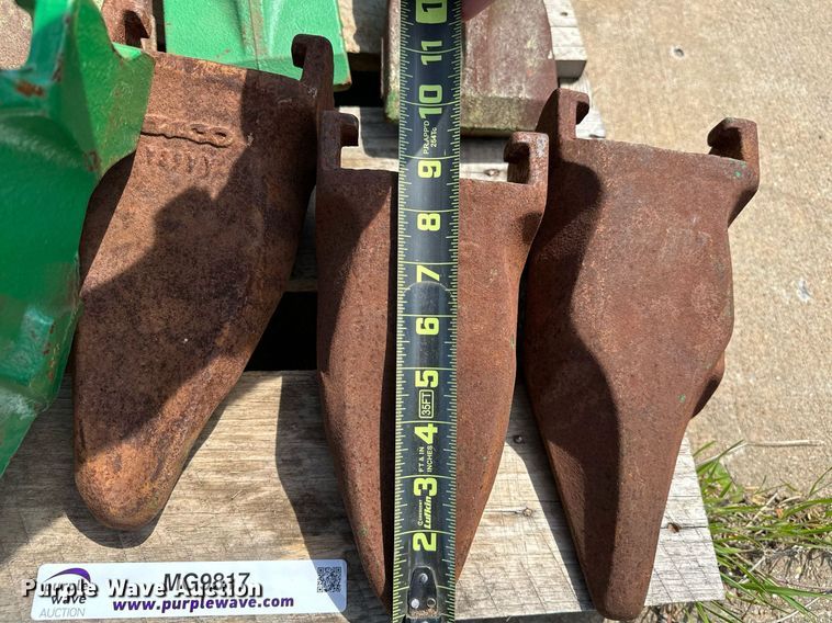 image for item MG9817 (17) bucket teeth