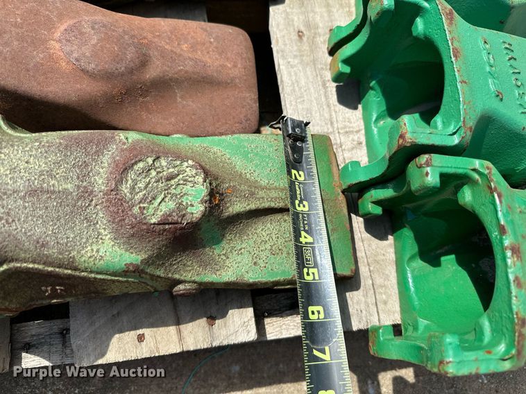 image for item MG9817 (17) bucket teeth