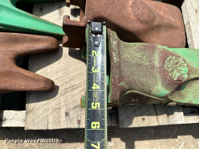 image for item MG9817 (17) bucket teeth