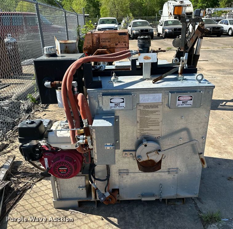 image for item MG9818 Advanced Striping Equipment Thermo Mark II 650  melting kettle