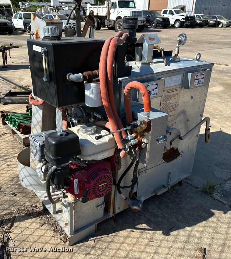 image for item MG9818 Advanced Striping Equipment Thermo Mark II 650  melting kettle