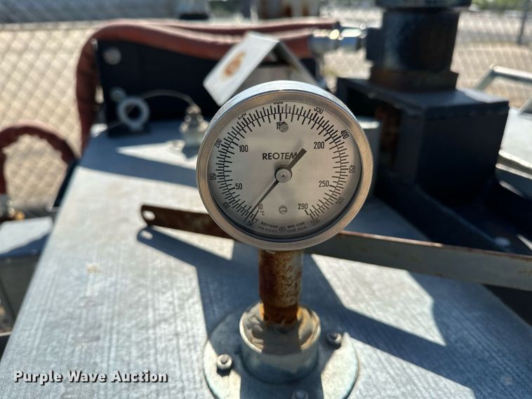 image for item MG9818 Advanced Striping Equipment Thermo Mark II 650  melting kettle