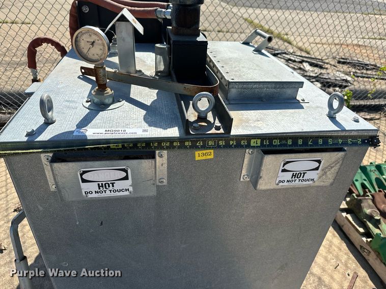 image for item MG9818 Advanced Striping Equipment Thermo Mark II 650  melting kettle