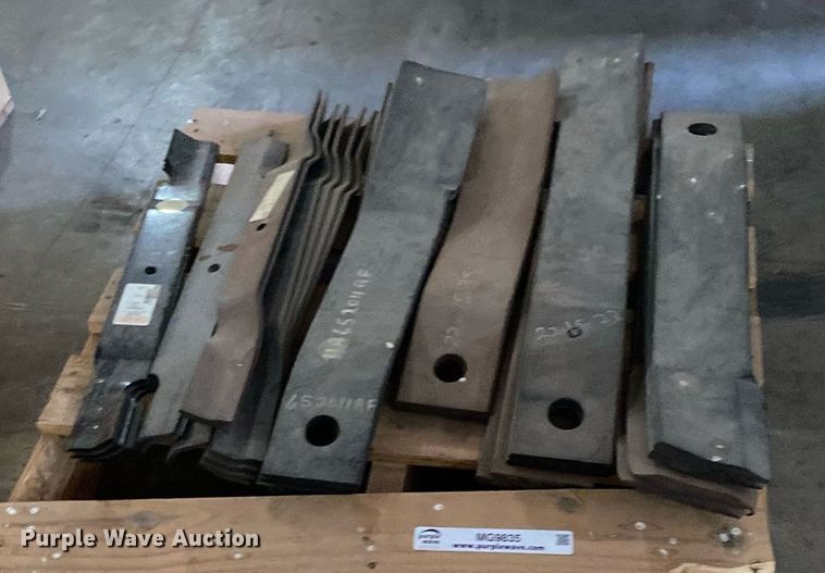 image for item MG9835 Approximately 15 mower blades