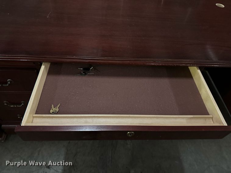 image for item MG9837 (2) desks