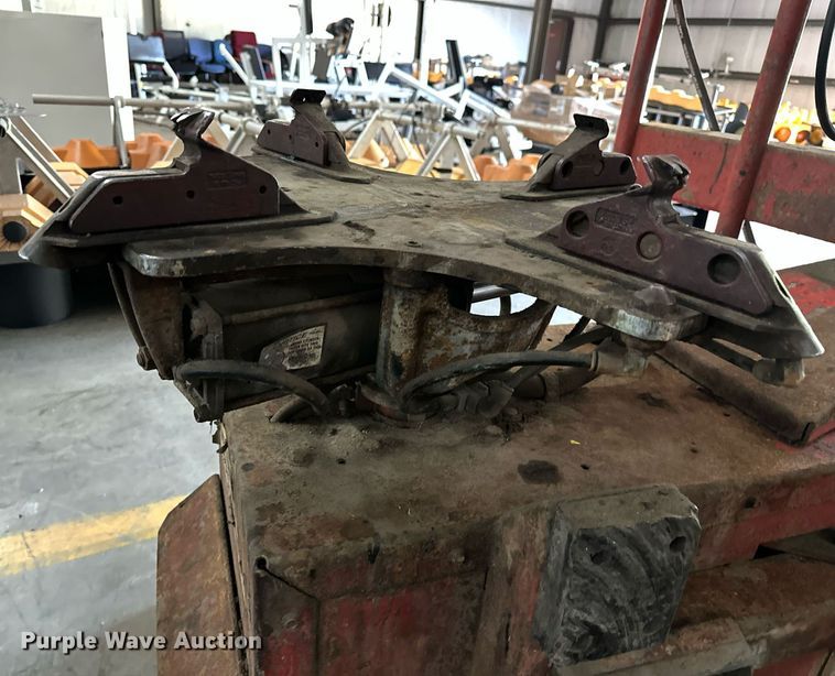 image for item MG9844 Coats 5065AX  rim clamp tire machine