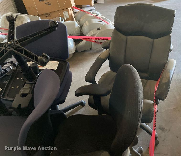 image for item MG9860 Approximately 39 chairs