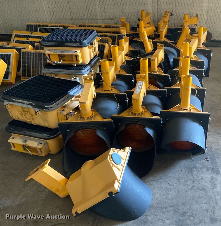 image for item MG9863 (25) traffic lights