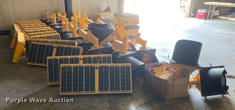 image for item MG9864 Approximately 20 traffic lights