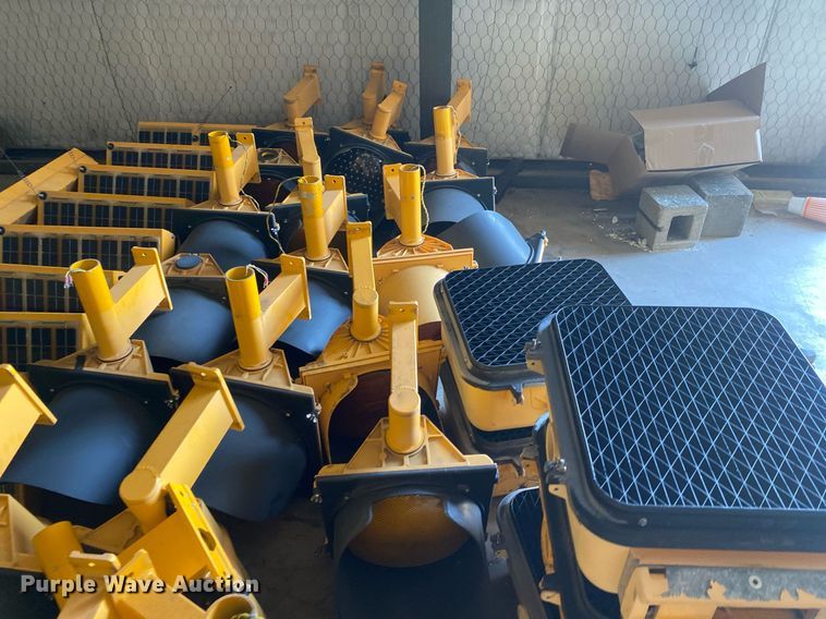 image for item MG9864 Approximately 20 traffic lights