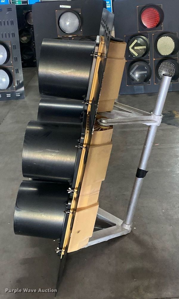 image for item MG9866 Stop light