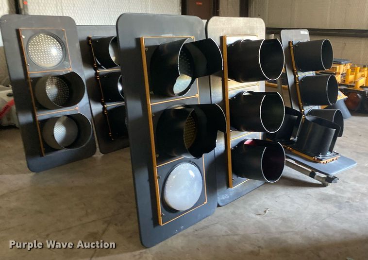 image for item MG9875 (4) stop Lights