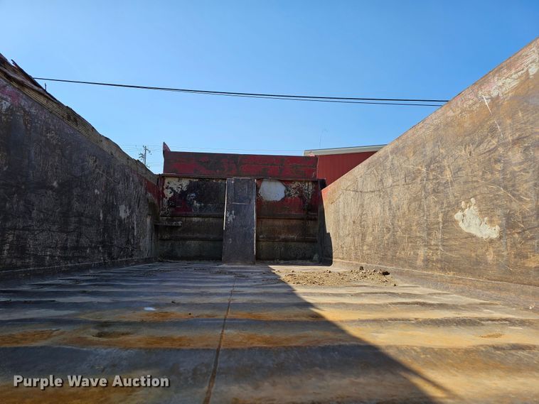 image for item MI9431 2002 Sterling L-Line  dump truck