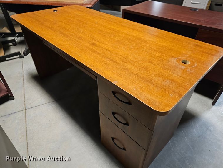 image for item MI9439 (13) desks