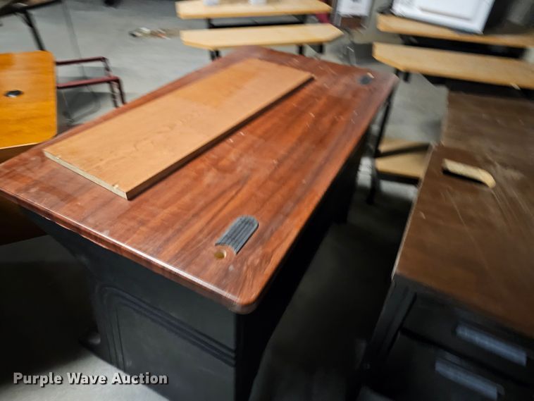 image for item MI9439 (13) desks