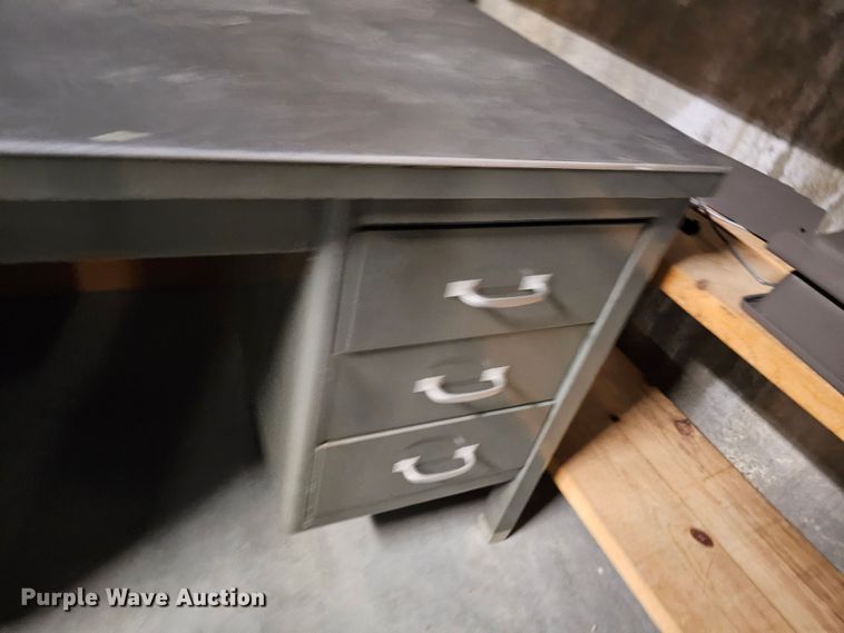 image for item MI9439 (13) desks