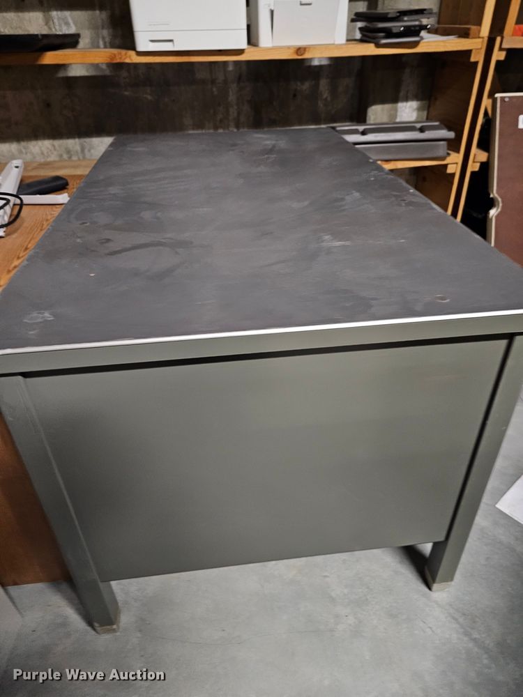 image for item MI9439 (13) desks