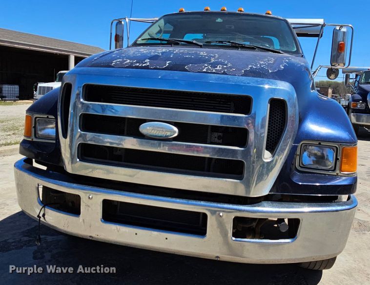 image for item MI9466 2010 Ford F650 Super Duty  hook lift truck