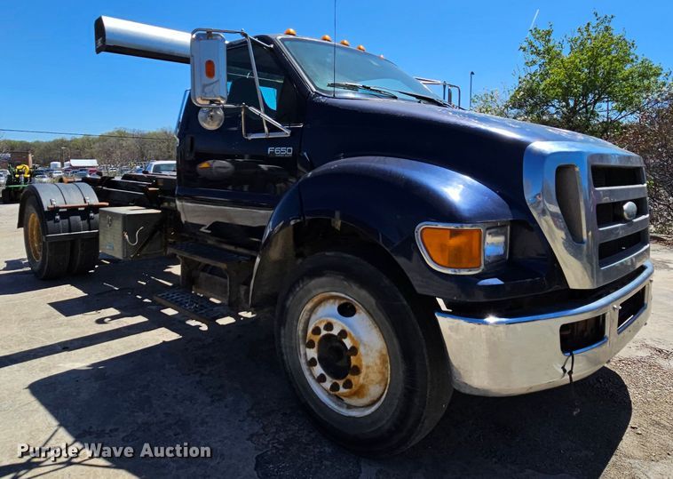 image for item MI9466 2010 Ford F650 Super Duty  hook lift truck