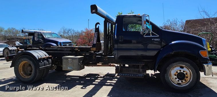 image for item MI9466 2010 Ford F650 Super Duty  hook lift truck