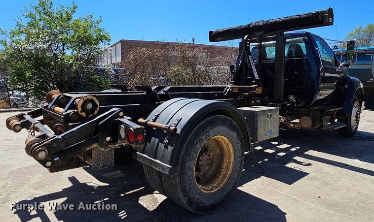 image for item MI9466 2010 Ford F650 Super Duty  hook lift truck