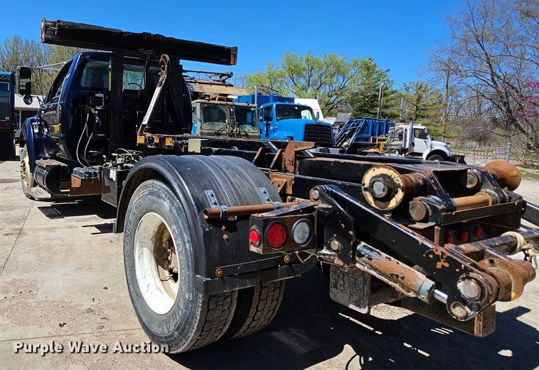 image for item MI9466 2010 Ford F650 Super Duty  hook lift truck