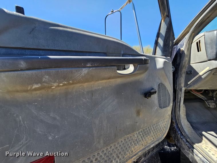 image for item MI9466 2010 Ford F650 Super Duty  hook lift truck