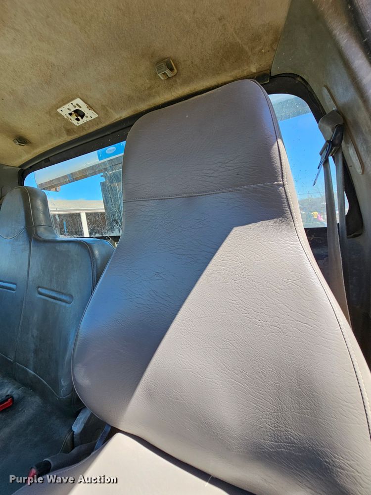 image for item MI9466 2010 Ford F650 Super Duty  hook lift truck