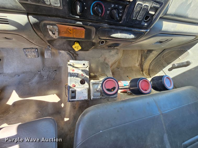 image for item MI9466 2010 Ford F650 Super Duty  hook lift truck