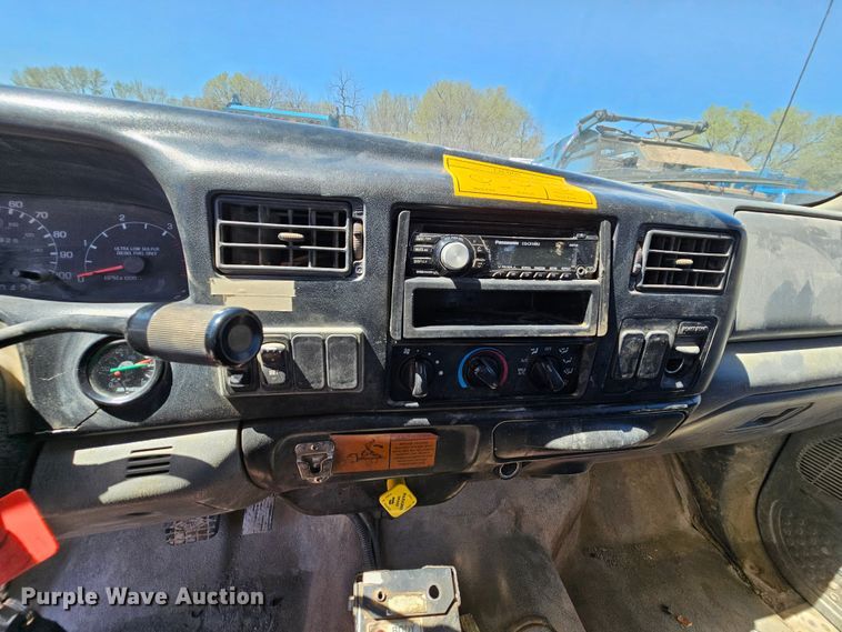 image for item MI9466 2010 Ford F650 Super Duty  hook lift truck