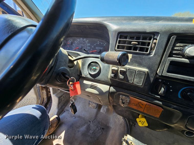 image for item MI9466 2010 Ford F650 Super Duty  hook lift truck