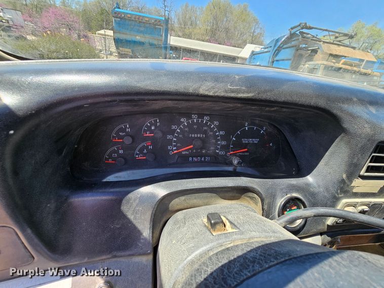 image for item MI9466 2010 Ford F650 Super Duty  hook lift truck