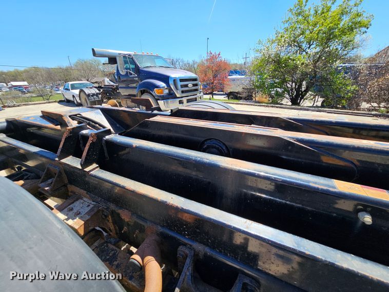 image for item MI9466 2010 Ford F650 Super Duty  hook lift truck