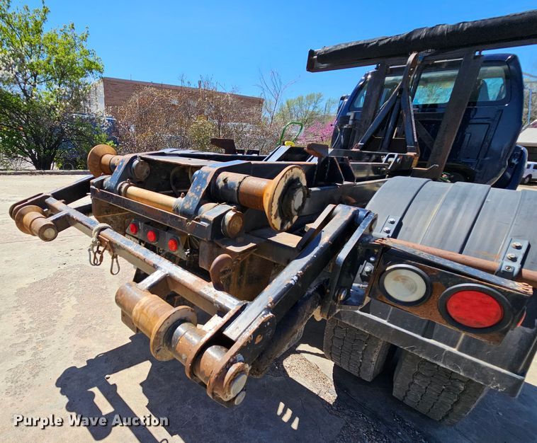 image for item MI9466 2010 Ford F650 Super Duty  hook lift truck