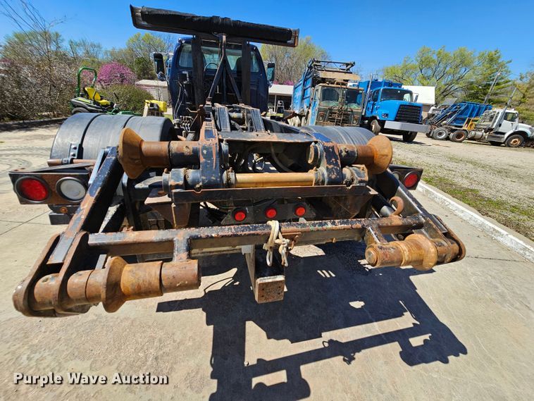 image for item MI9466 2010 Ford F650 Super Duty  hook lift truck