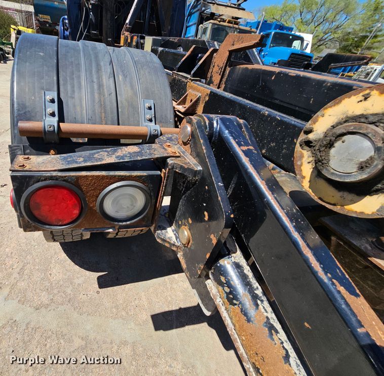 image for item MI9466 2010 Ford F650 Super Duty  hook lift truck