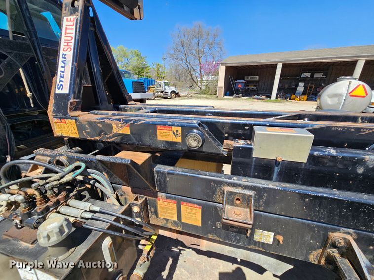 image for item MI9466 2010 Ford F650 Super Duty  hook lift truck