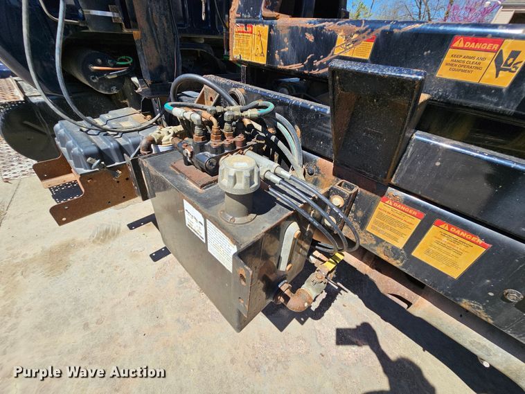 image for item MI9466 2010 Ford F650 Super Duty  hook lift truck