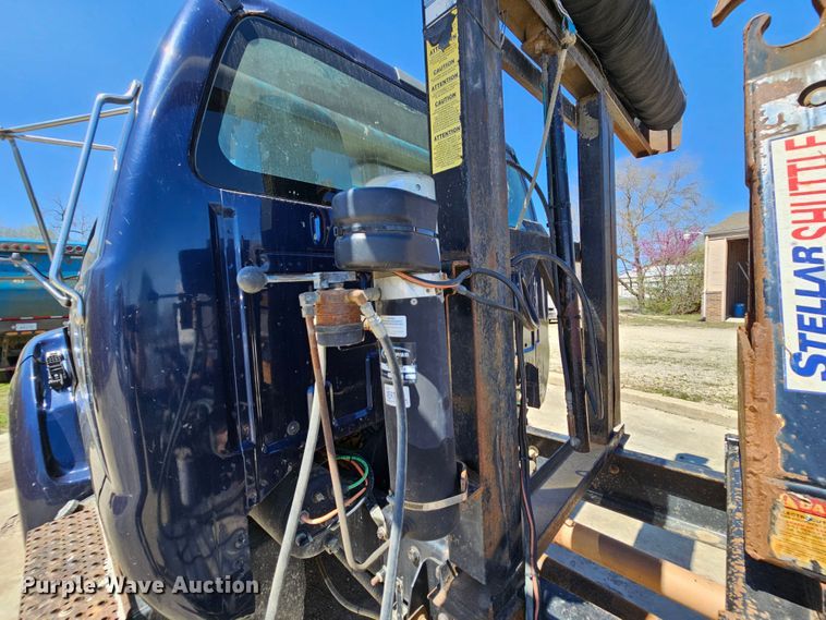 image for item MI9466 2010 Ford F650 Super Duty  hook lift truck