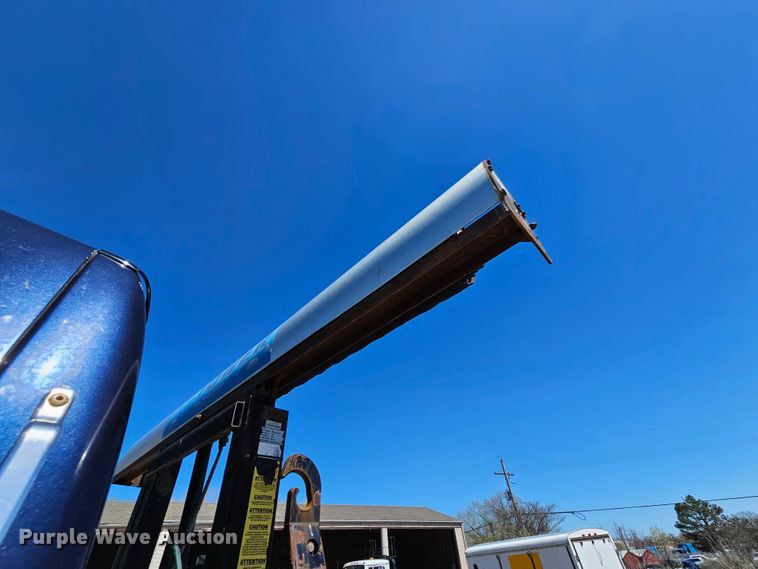 image for item MI9466 2010 Ford F650 Super Duty  hook lift truck