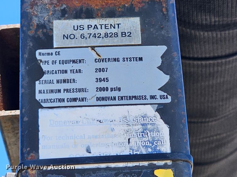 image for item MI9466 2010 Ford F650 Super Duty  hook lift truck