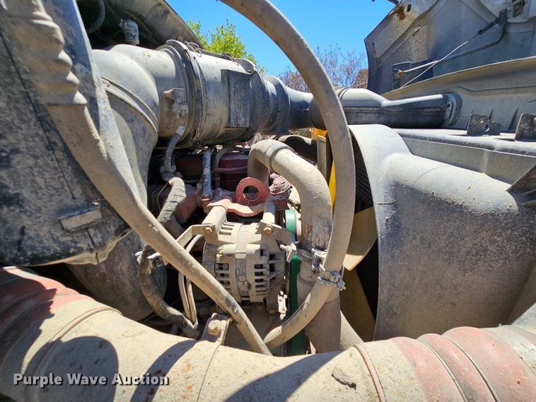 image for item MI9466 2010 Ford F650 Super Duty  hook lift truck