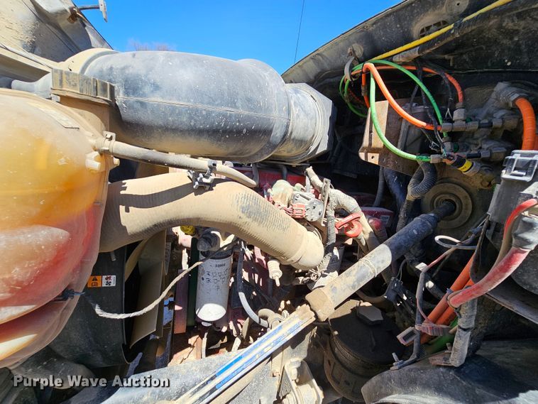 image for item MI9466 2010 Ford F650 Super Duty  hook lift truck