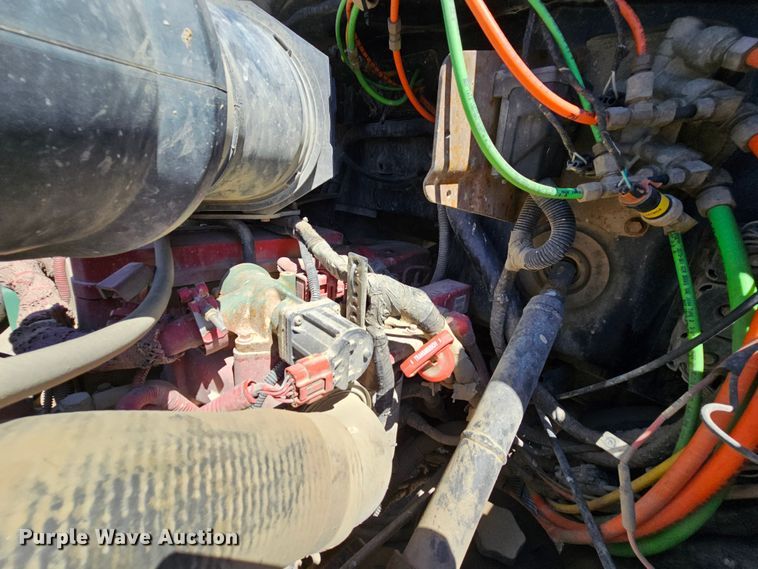 image for item MI9466 2010 Ford F650 Super Duty  hook lift truck